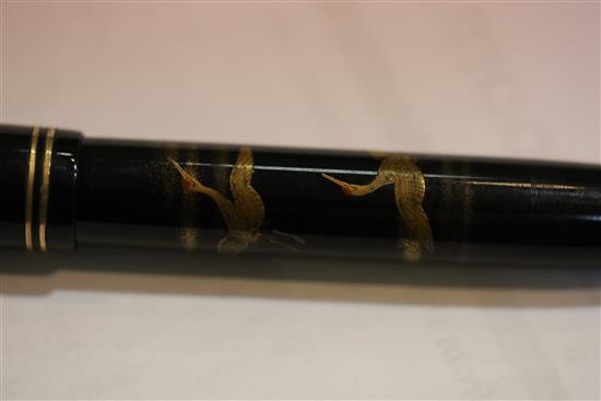 A Dunhill Namiki black lacquered fountain pen, 5.25in.